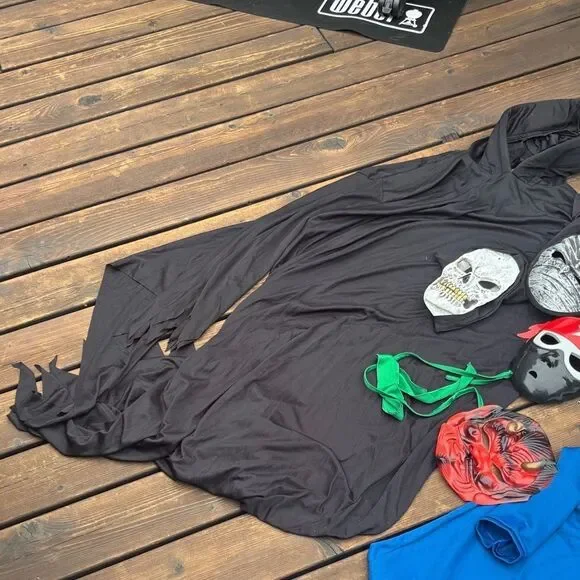 Halloween Costume Set with Masks and Robe - Picture 3 of 13